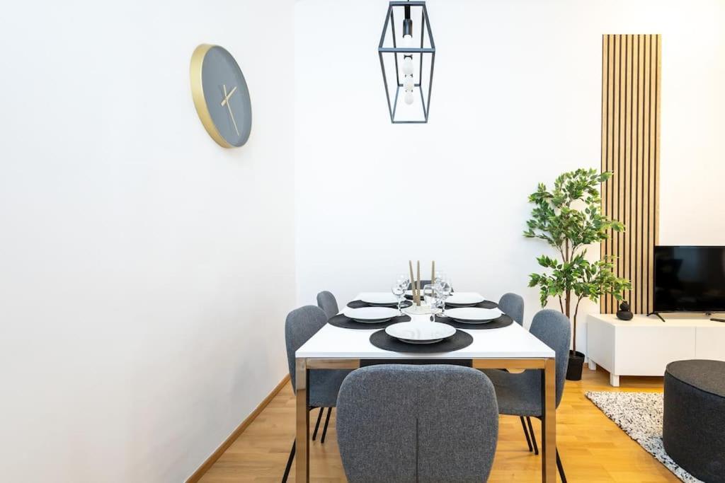 Orestaliving - Spacious 2Br On The Danube Canal Wenen Buitenkant foto
