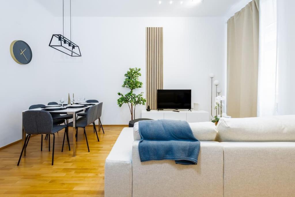 Orestaliving - Spacious 2Br On The Danube Canal Wenen Buitenkant foto