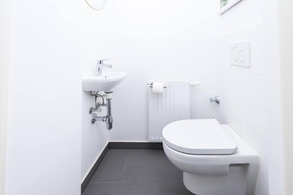 Orestaliving - Spacious 2Br On The Danube Canal Wenen Buitenkant foto