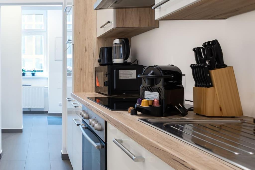 Orestaliving - Spacious 2Br On The Danube Canal Wenen Buitenkant foto